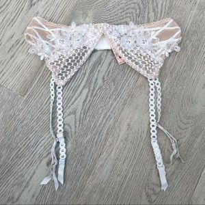 VICTORIA’S SECRET | Embroidered Garter NWT